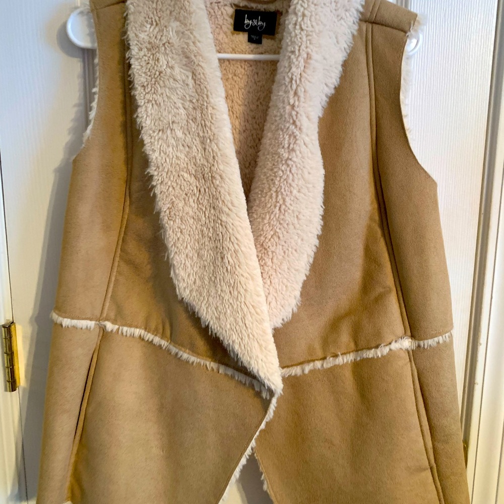 Vest with fur.